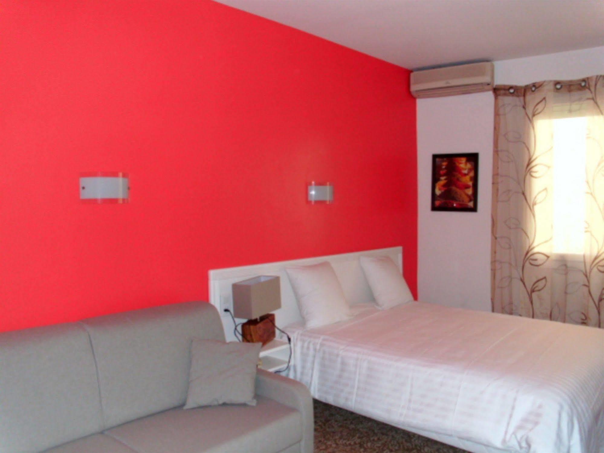 Hotel Le Chapon Fin Moissac Exterior foto
